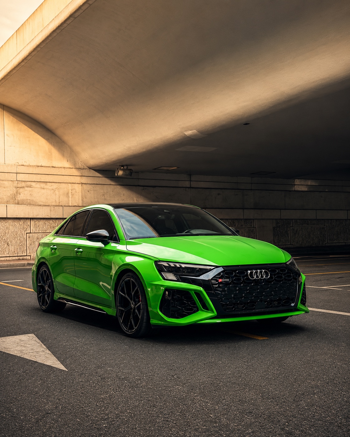 AUDI — סדאן ספורטיבית להשכרה בדובאי עם MAXLUX DUBAI